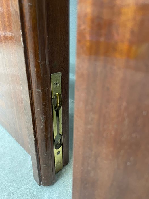 Conjunto de porta dupla de sala em bom estado