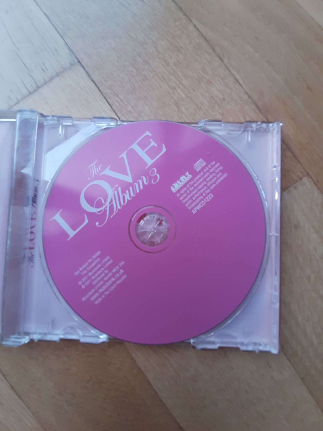 The Love album 3 (ryski na płycie)