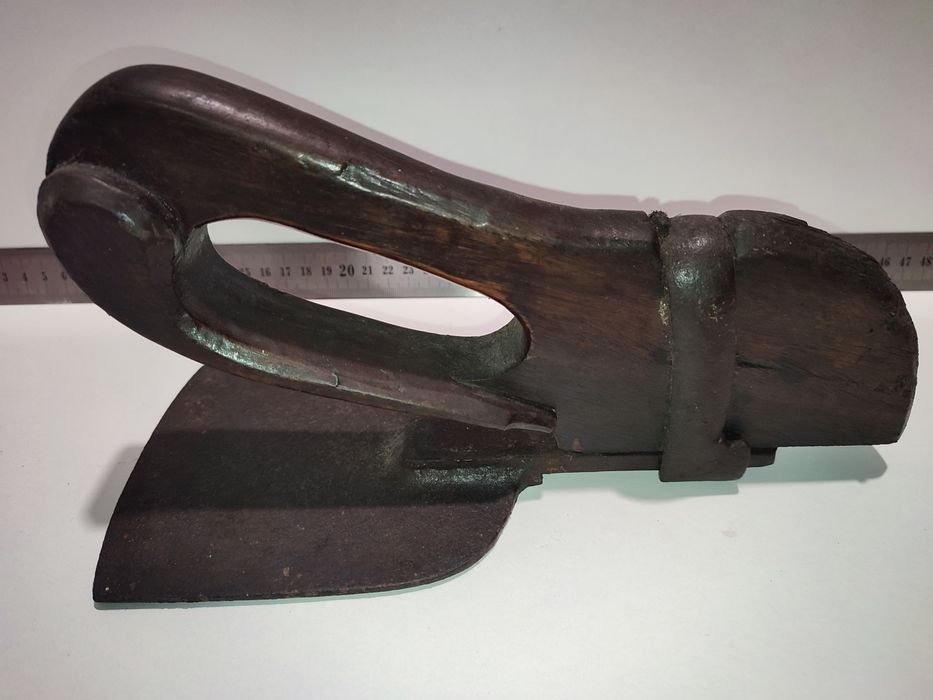 Ferramenta antiga enxó