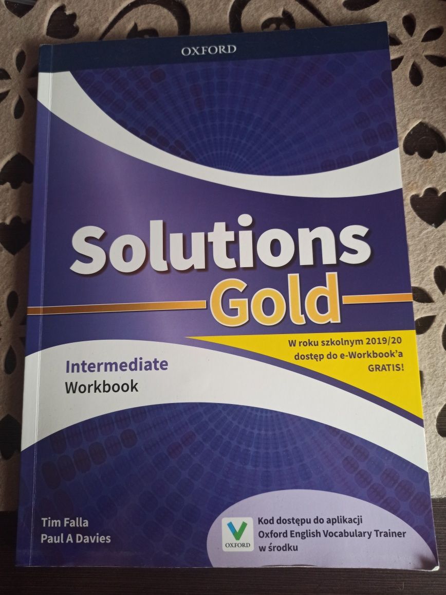 Solutions gold Intermediate workbook