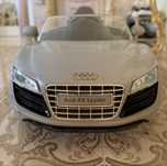 Детская электромашинка Audi R8 Spyder (нужно заменить аккумулятор)