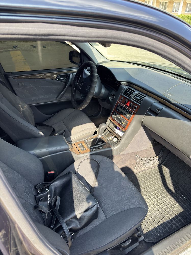 Mercedes-Benz W210 2.2 CDI 1999р 6ступка ELEGANCE