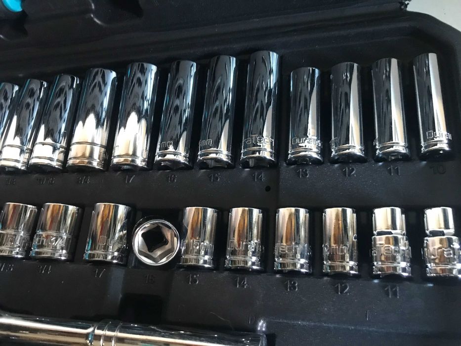 Набір інструментів DURATECH,121 предмета,торцеві головоки 1/4" та 3/8"