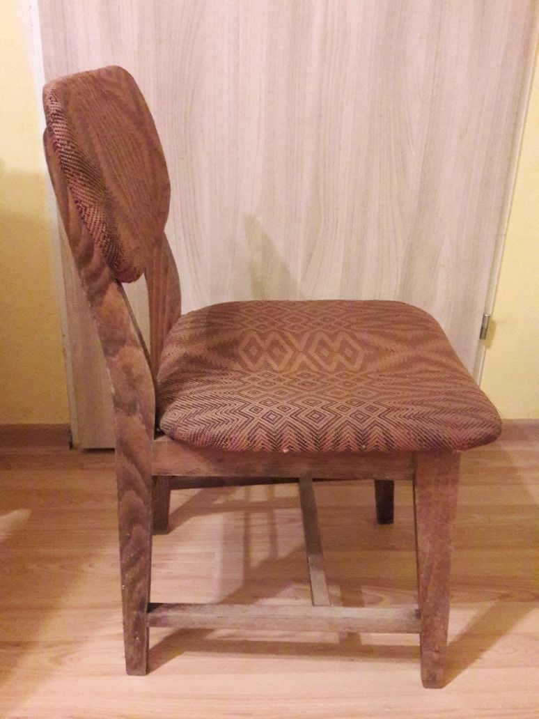 Krzesło drewniane w stylu retro PRL