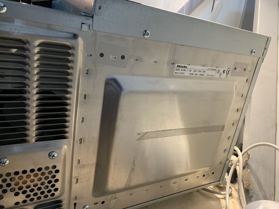 Мікрохвильова піч Miele M 8160-2 – якість німецької збірки
