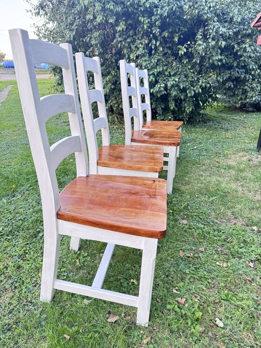 Komplet 4 krzeseł drewnianych – wygodne i zadbane