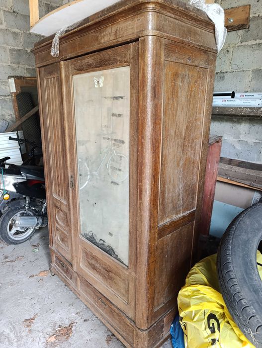 Stara szafa do renowacji z około 1910 roku.