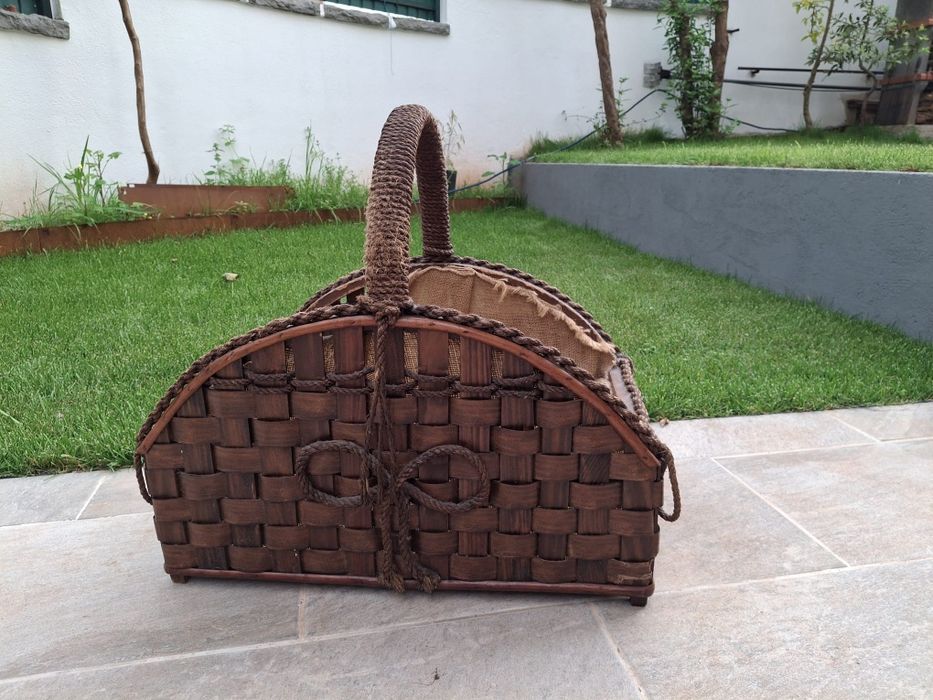 Cesta de madeira forrada multiusos ( lenha, revistas)