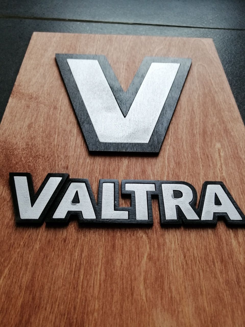 Logo Valtra Prezent do zawieszenia na  ścianę