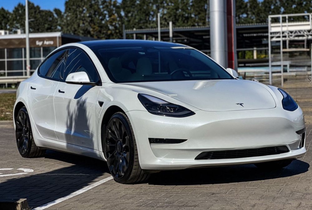 Оренда прокат авто Tesla model 3 2022 року