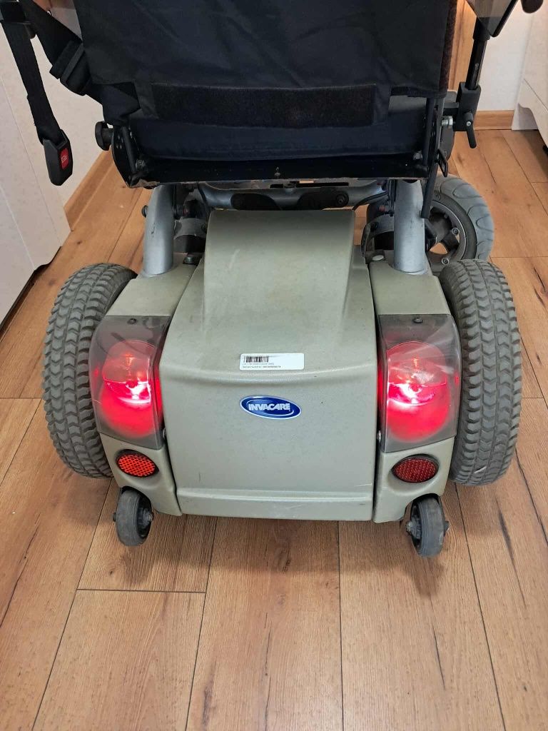 Wózek inwalidzki o napędzie elektrycznym invacare