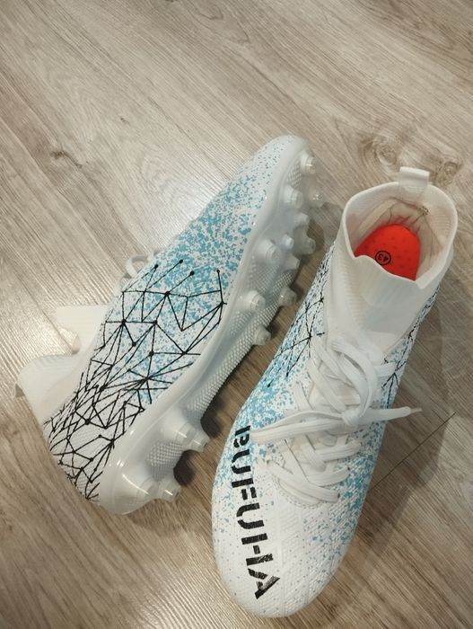 Buty piłkarskie korki