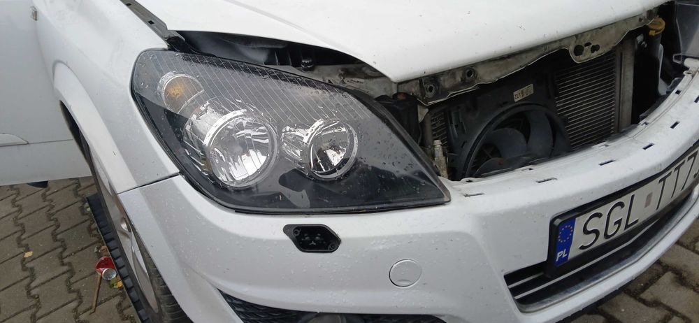 Opel Astra h lampy przód kpt. Jak nowe !