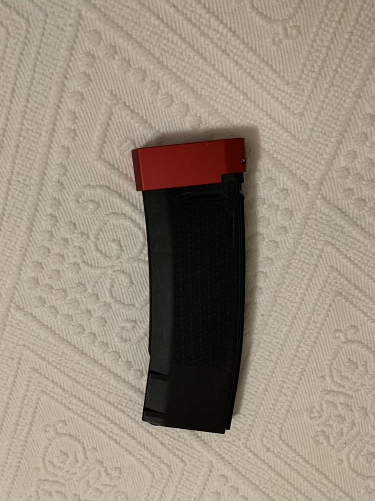 Acessório vermelho para carregador de m4 airsoft