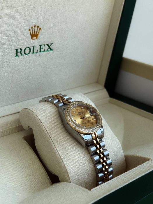 Годинник Rolex в різних кольорах