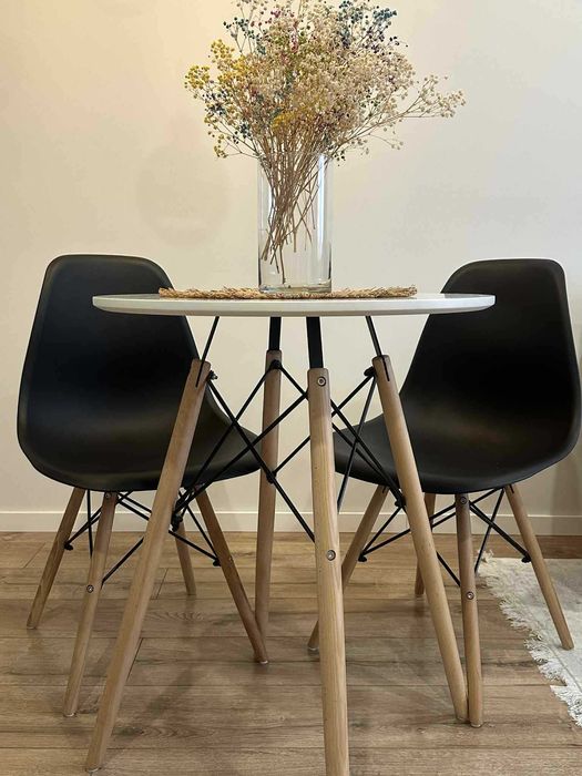 Okrągły stolik skandynawski do salonu lub jadalni