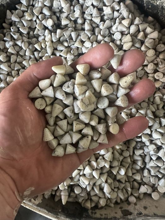 Kruszywo scierniwo kształtki do maszyn polerskich polerek wibracyjnych