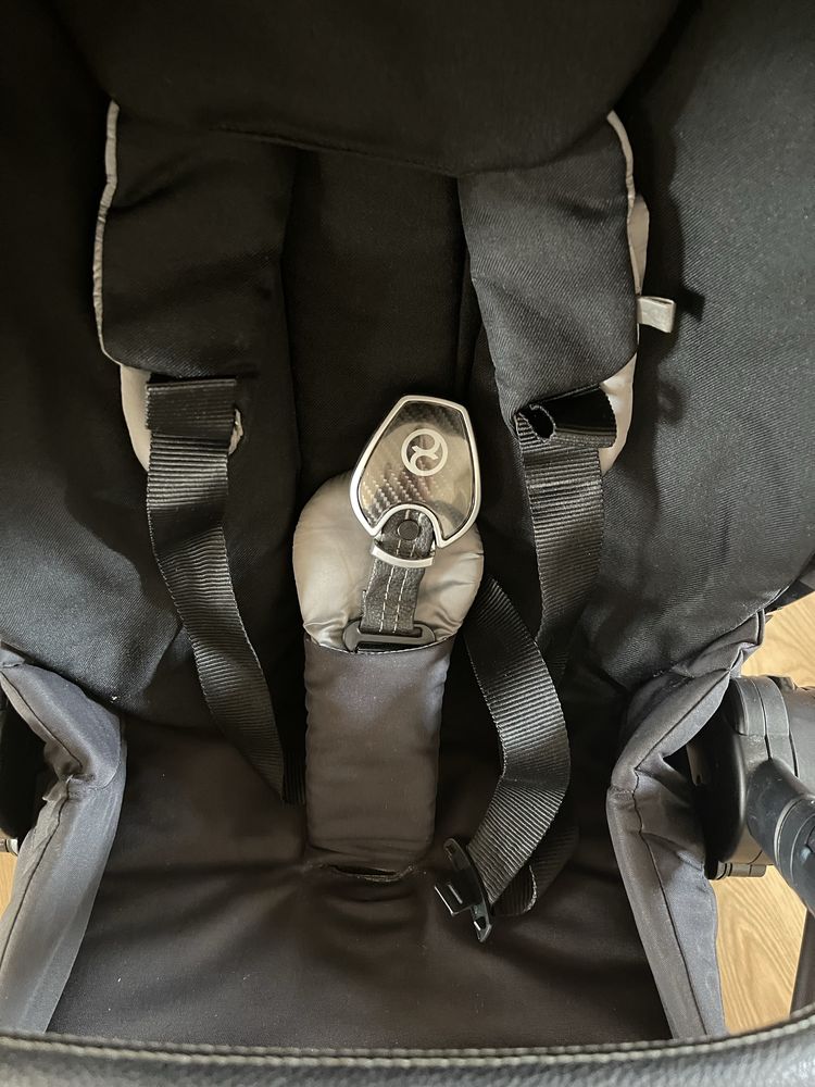 Carrinho passeio Cybex - modelo Mios, cor preta, muito bom estado
