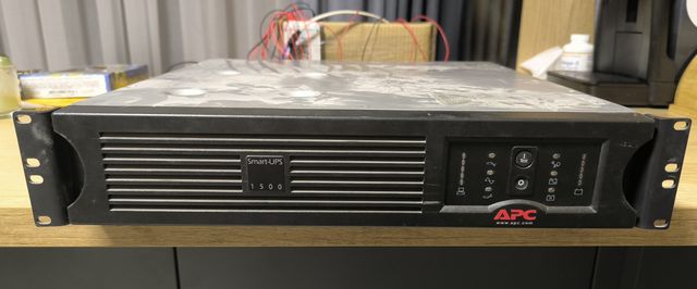 Бесперебойник APC smart ups 1500