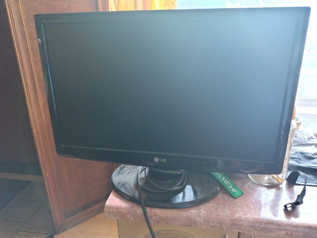 Monitor LG W2243S