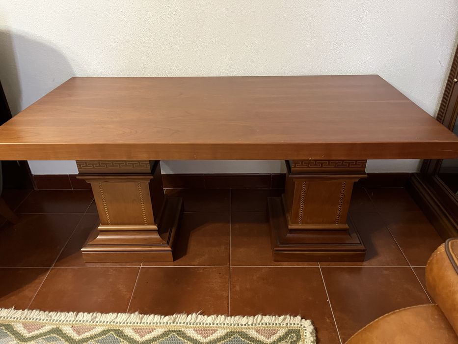 Mesa de madeira cerejeira