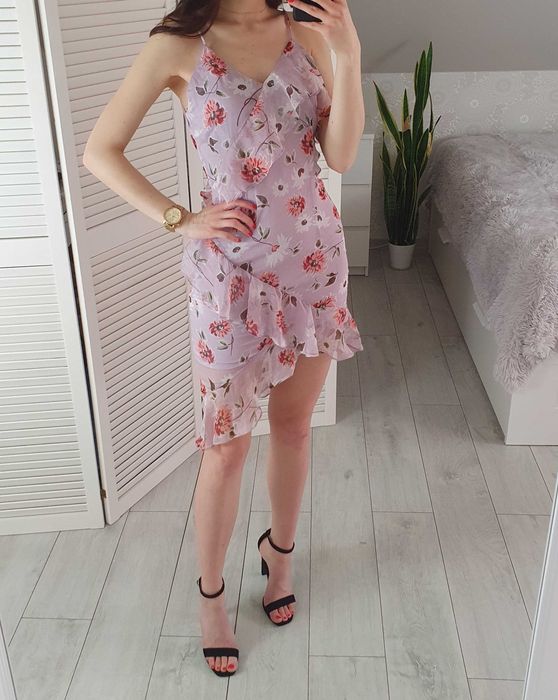 Prettylittlething liliowa sukienka w kwiaty asymetryczna mini 38 M
