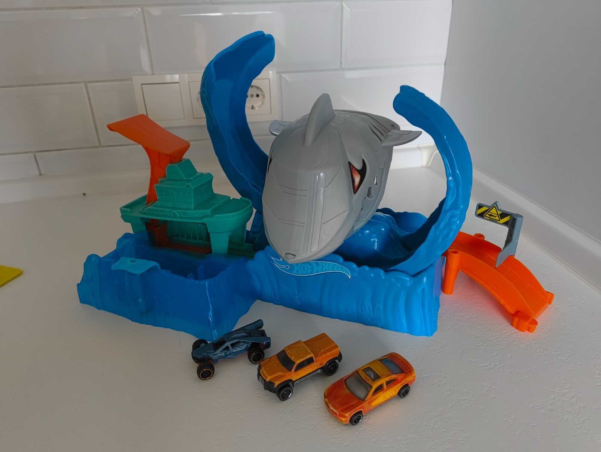 Трек Хот Вілс Голодна Акула-робот» серії «Зміни колір» Hot Wheels