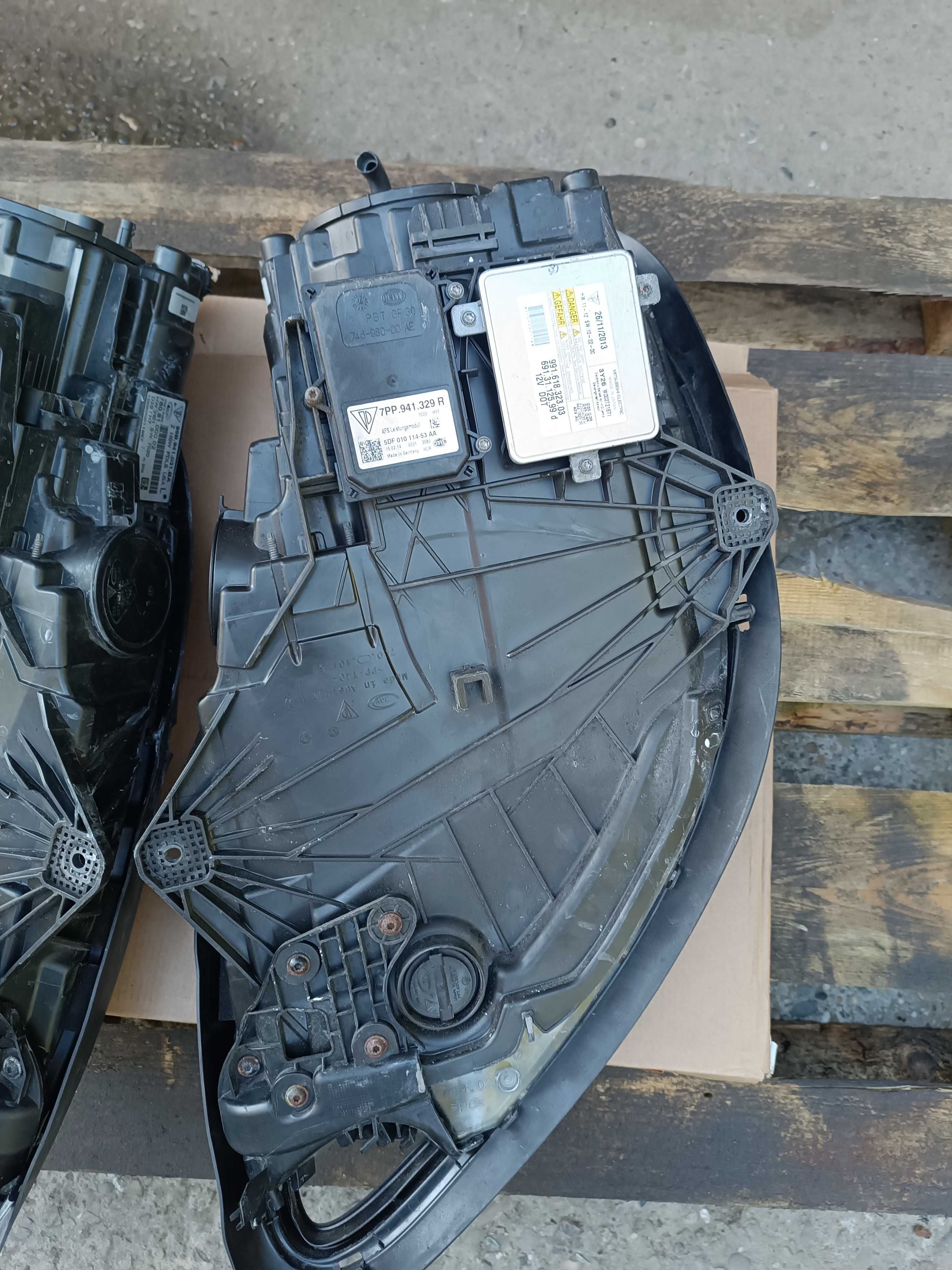 Lampa prawa lewa Porsche macan USA ładna kompletna