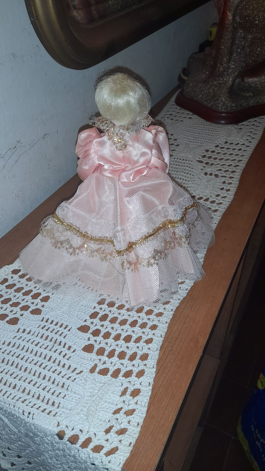 Boneca de porcelana antiga