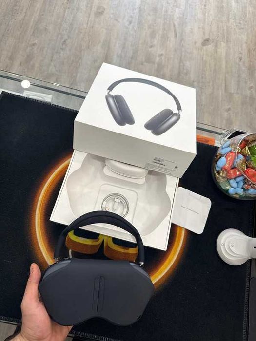 Apple AirPods Max Headphones Midnight