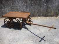 Carroça antiga em madeira