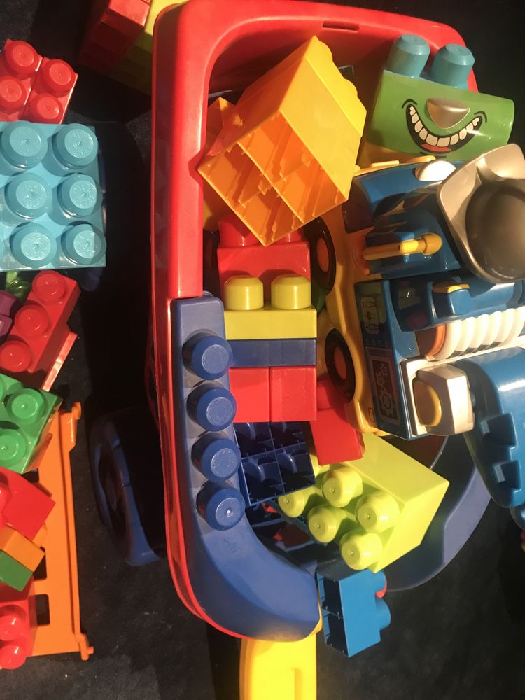 Mega Blocks Fisher price wózek i góra klocków, pojazd, wymienne buźki,