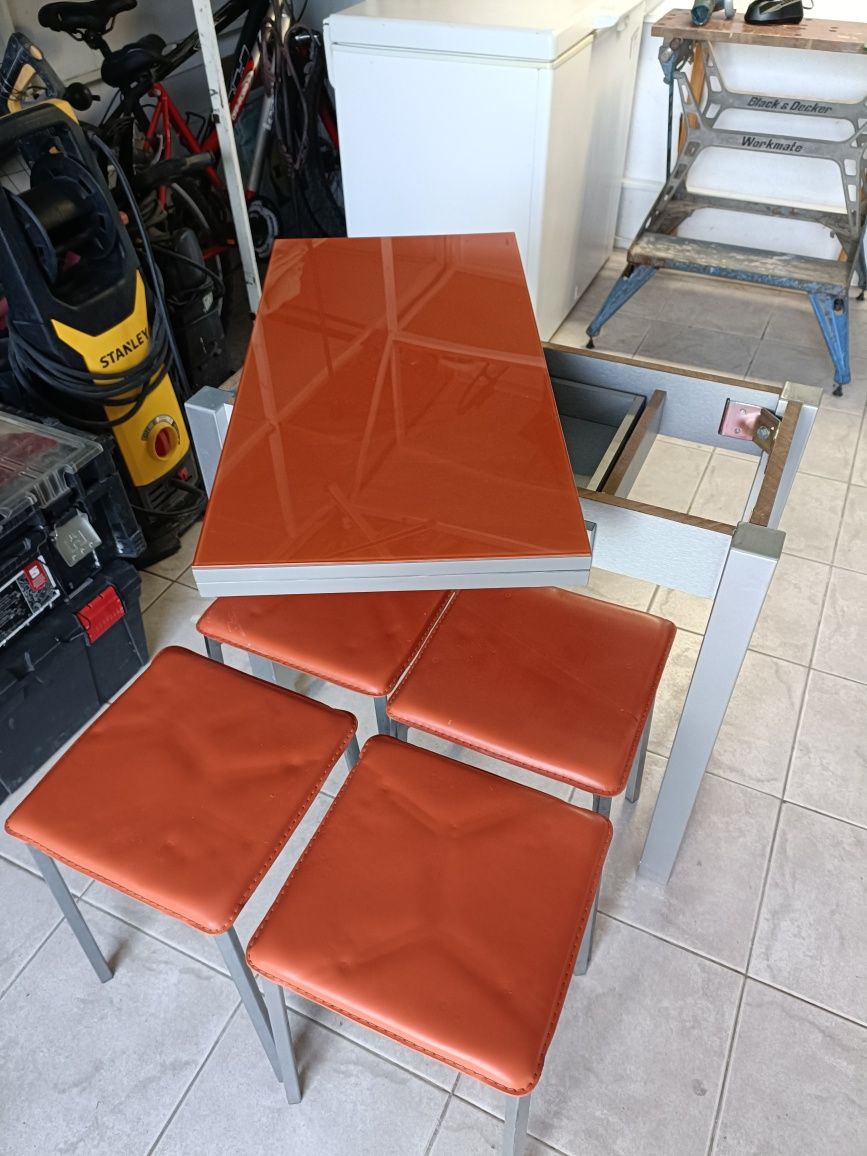 Mesa com cadeiras