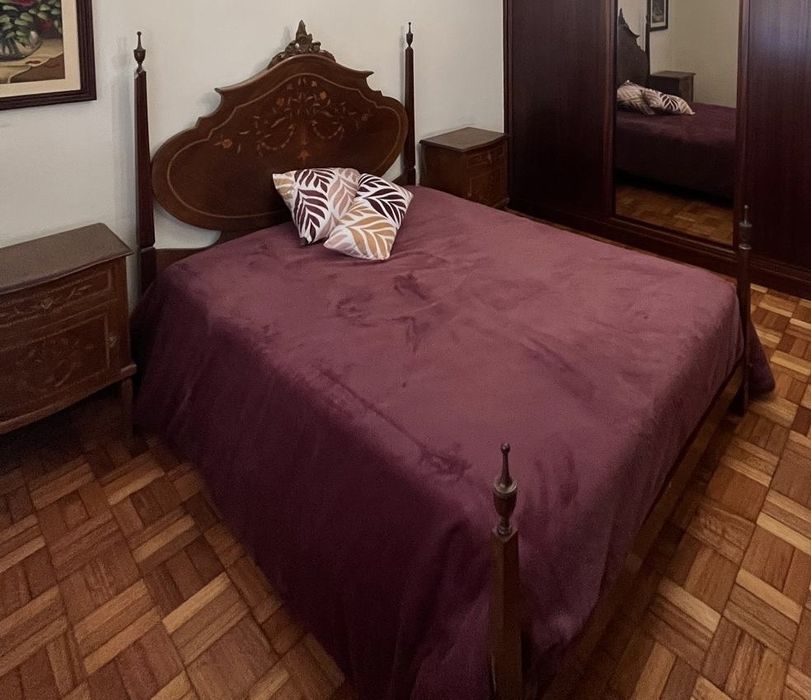 Cama + Mesinha Cabeceira + Espelho