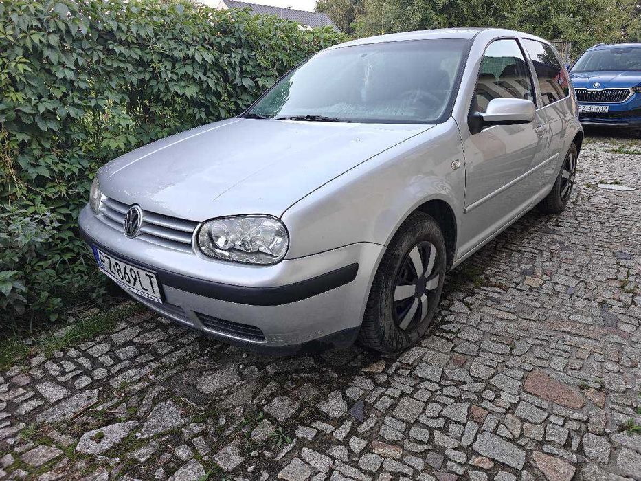 Volkswagen Golf IV, 1,6 benz., 2002r.