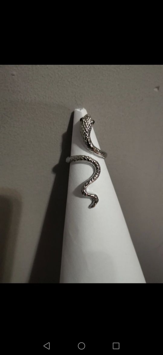 Pierścionek wąż srebrny kolor