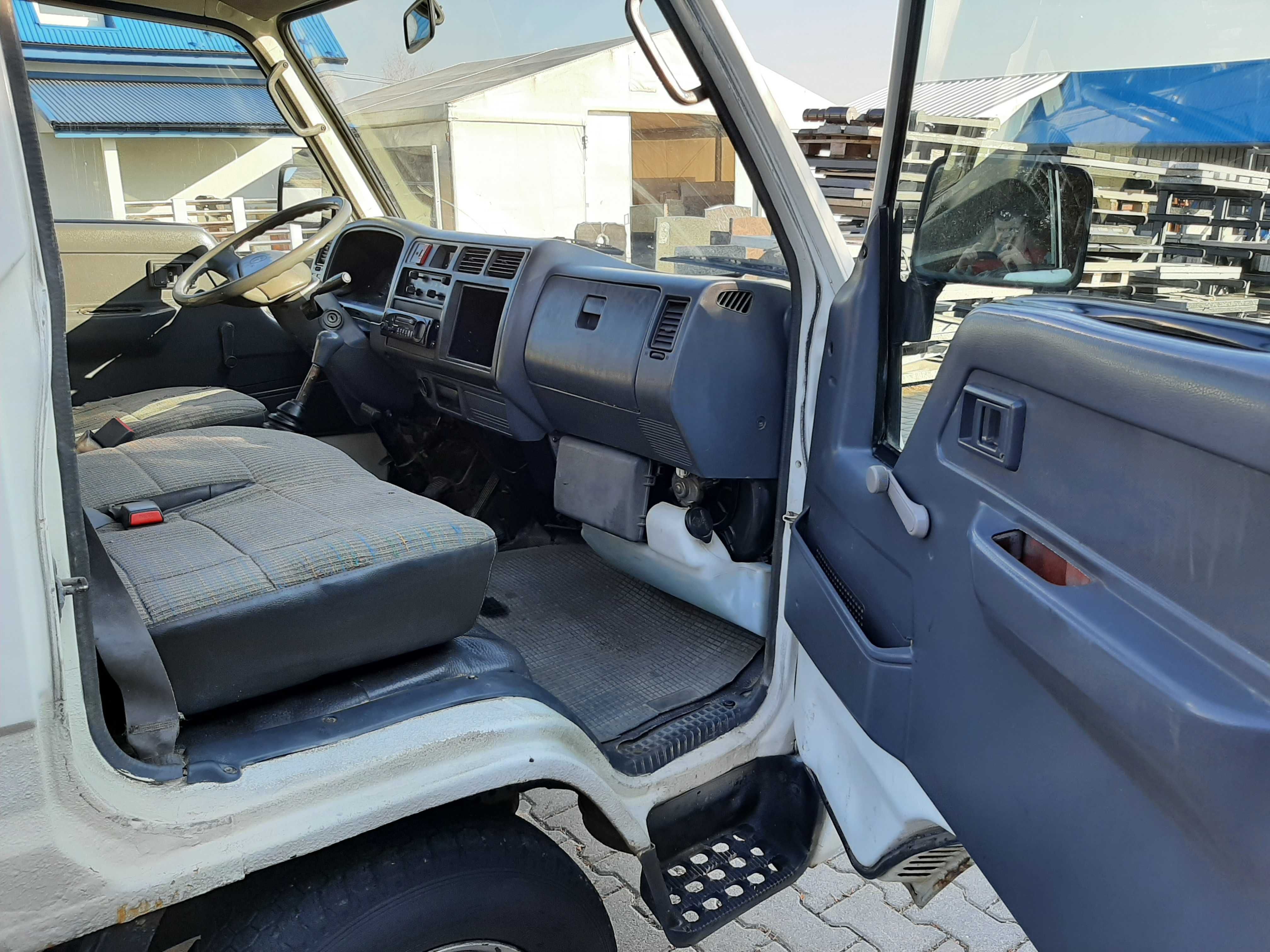 TOYOTA DYNA 150,  2.4 D, umowa kupna sprzedaży