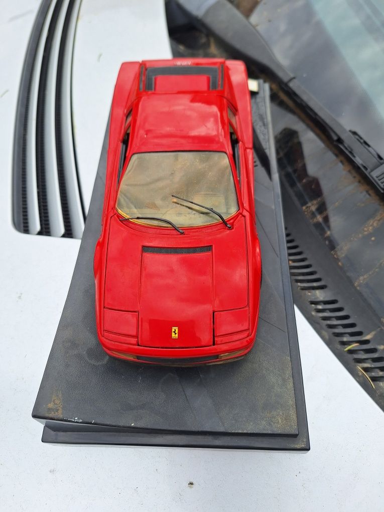 Kolekcjonerski samochód Ferrari testarossa