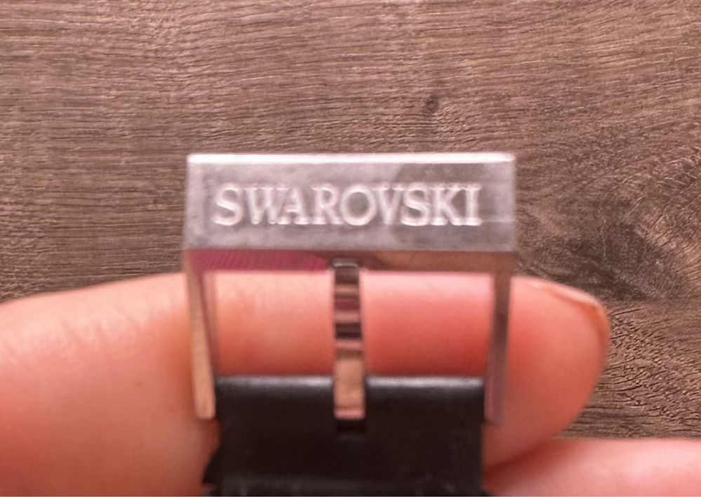 Часы Swarovski.