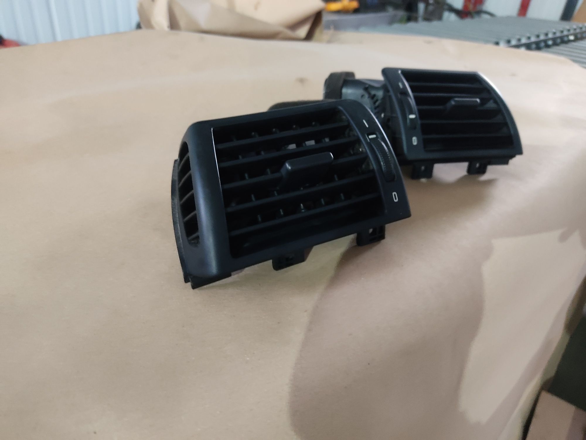 Grelhas laterais da ventilação da sofagem (tablier) BMW E46