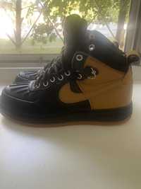 Продам оригинальный Nike air force 1 duckboot