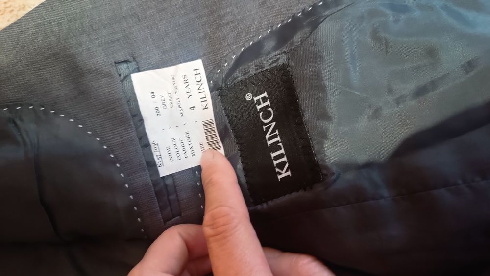 Garnitur dla chłopca w wieku 4 lat.