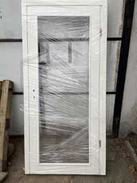 Nowe drewniane drzwi 80 z futryną