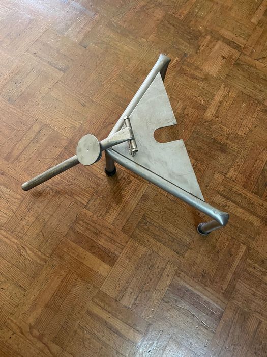 Tripé em Inox para engarrafar pack de vinho