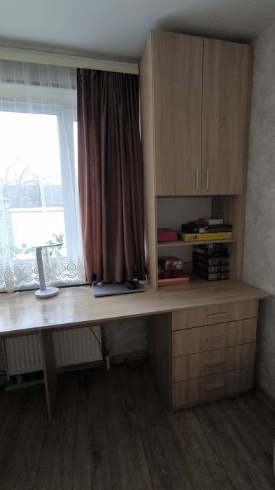 Продам супер стіл під вікно