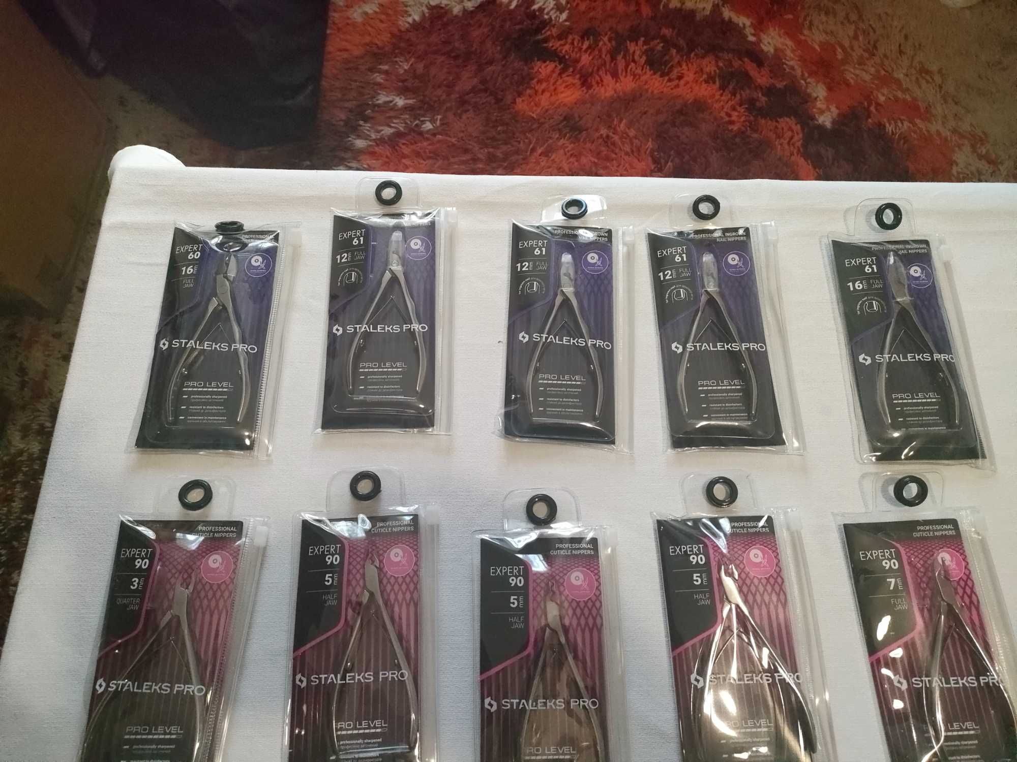 Narzędzia manicure i pedicure - 16 sztuk