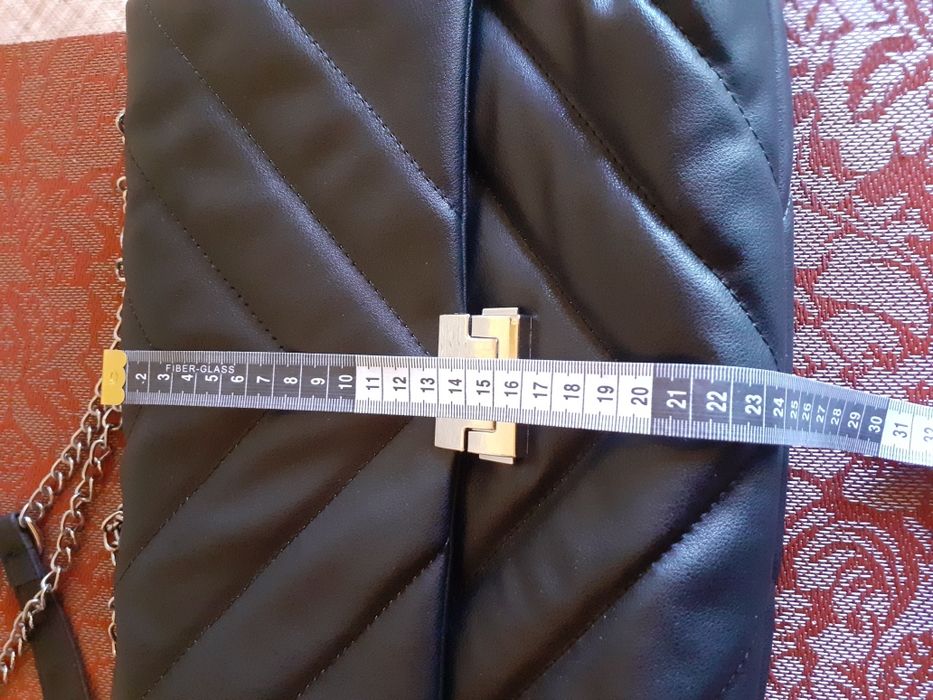 Сумка жіноча стьогана на замку