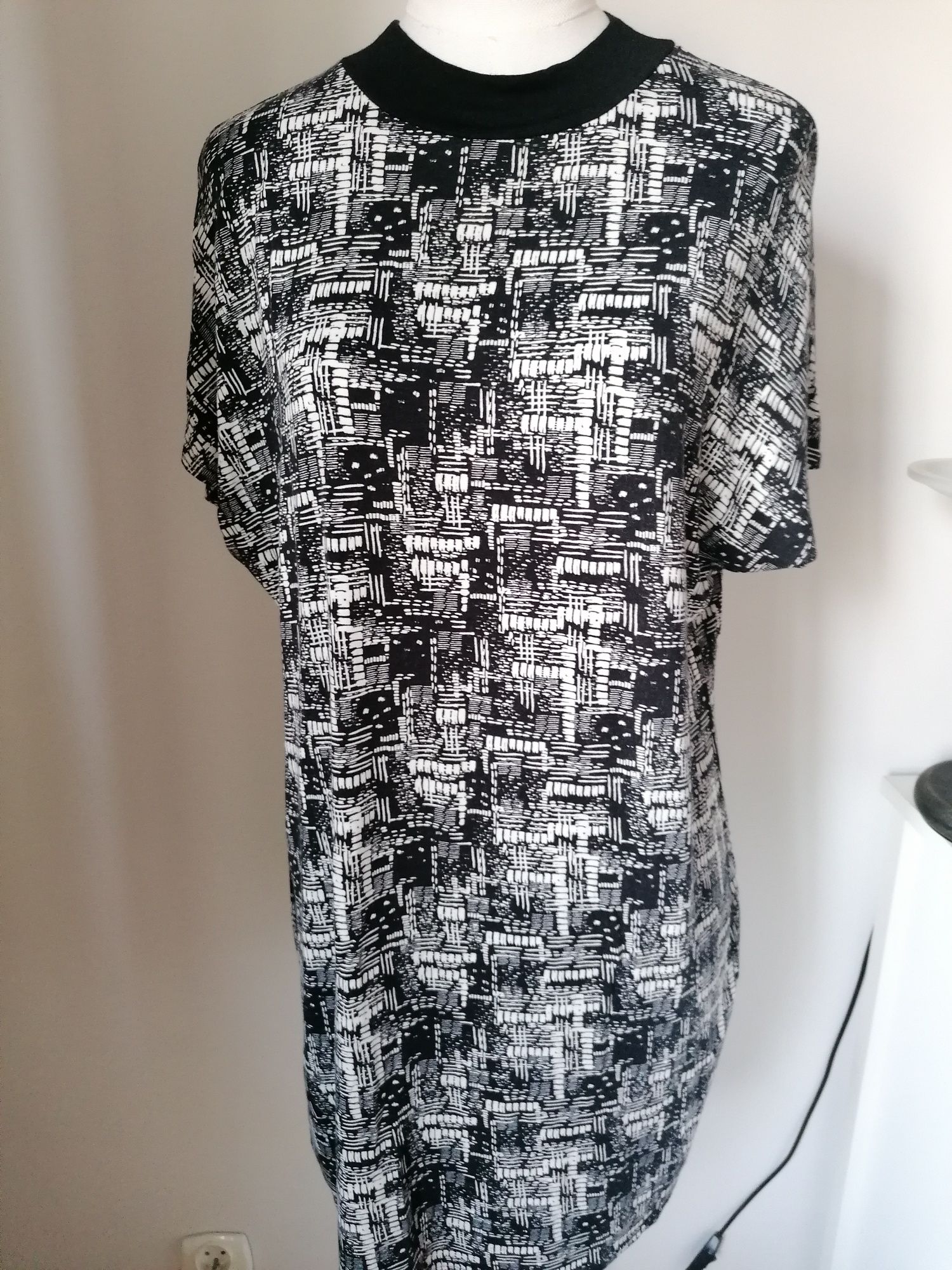 Sukienka firmy Sparkle & Fade