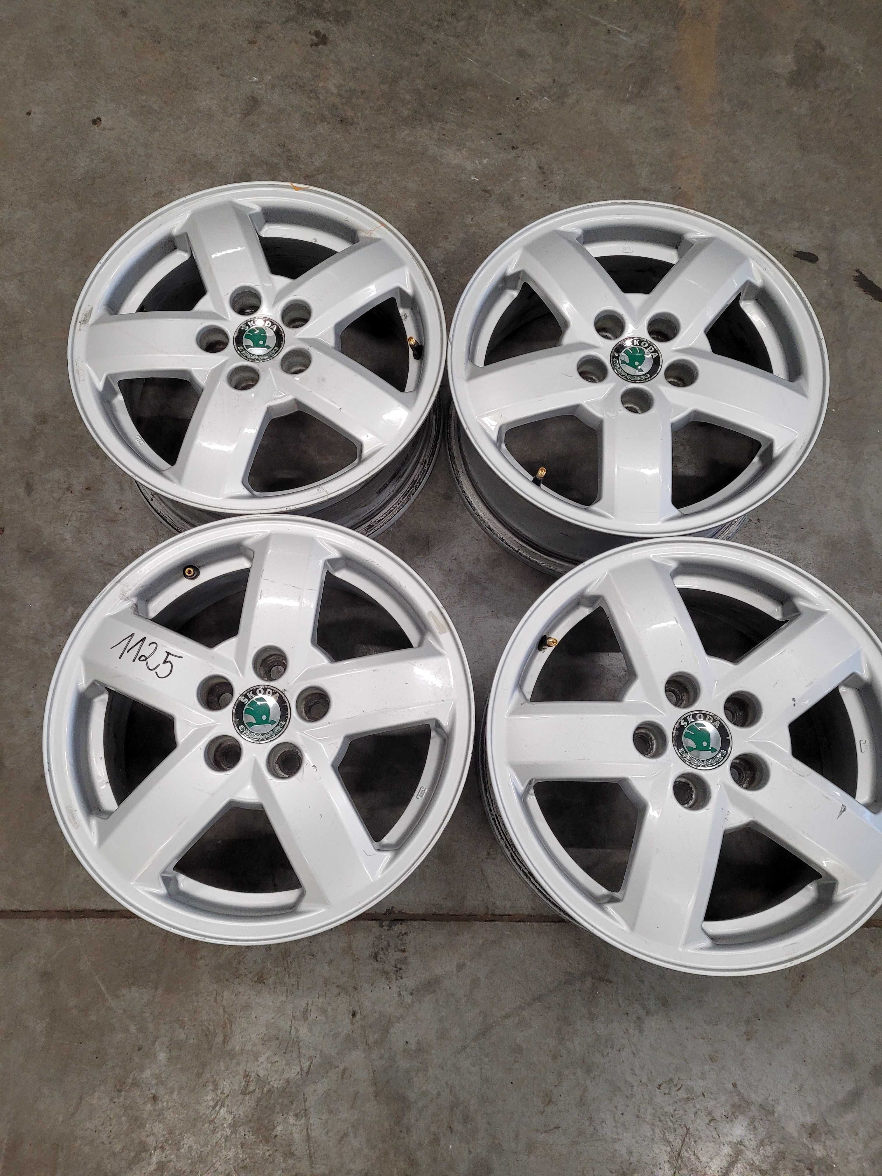 Komplet felg Skoda R 15 rozstaw 5x100 ET 38 J 6