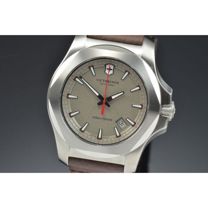 Часы Victorinox швейцария